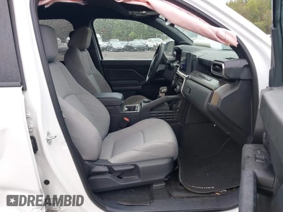 ✅ 2024 Toyota Tacoma SR5 • VIN: 3TYLB5JN6RT007094 • Lot: 43304161. Wystawiony na IAAI z przebiegiem 16 824 mil. Bezpłatny archiwum sprzedaży aukcyjnych z USA i szczegółowy raport historii pojazdu na DreamBid. Zdjęcie 5.