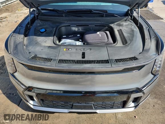 ✅ 2024 Kia EV9 GT-Line • VIN: KNDAEFS57R6030561 • Lot: 82071065. Wystawiony na Copart z przebiegiem 9 394 mil. Bezpłatny archiwum sprzedaży aukcyjnych z USA i szczegółowy raport historii pojazdu na DreamBid. Zdjęcie 12.