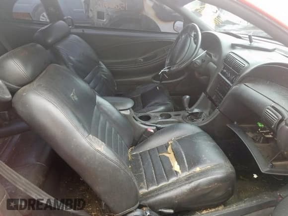 ✅ 2002 Ford Mustang GT Deluxe • VIN: 1FAFP42X22F191045 • Лот: 42747820. Опубликован ранее на Copart с пробегом 156 686 миль. Бесплатный доступ к архиву аукционных продаж из США и подробный отчёт об истории автомобиля на DreamBid. Изображение 5.