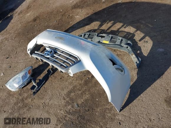 ✅ 2010 Toyota Highlander SE • VIN: 5TDJK3EH3AS033460 • Lot: 43535109. Listed on IAAI with 180,780 mi. Free auction sales archive from the USA and detailed vehicle history report at DreamBid. Image 12.