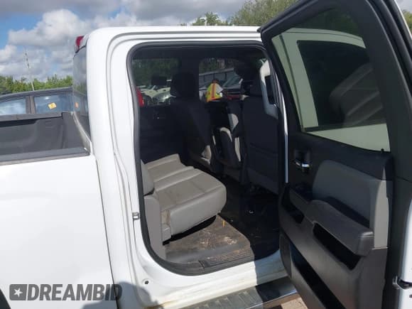 ✅ 2018 Chevrolet Silverado 1500 Work Truck • VIN: 3GCUKNECXJG634229 • Лот: 43009319. Опубликован ранее на IAAI с пробегом 137 296 миль. Бесплатный доступ к архиву аукционных продаж из США и подробный отчёт об истории автомобиля на DreamBid. Изображение 8.