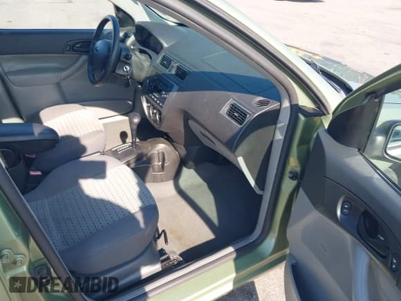 ✅ 2007 Ford Focus S • VIN: 1FAFP34N47W186703 • Lot: 42875486. Wystawiony na IAAI z przebiegiem 118 931 mil. Bezpłatny archiwum sprzedaży aukcyjnych z USA i szczegółowy raport historii pojazdu na DreamBid. Zdjęcie 5.