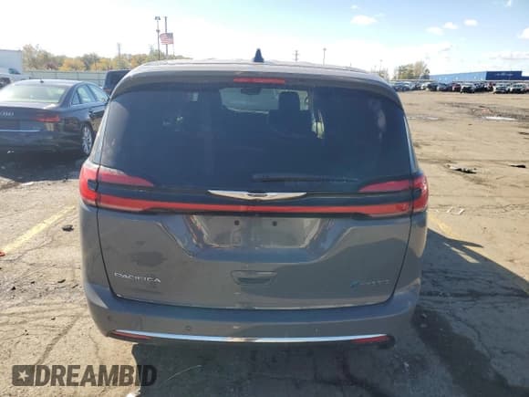 ✅ 2023 Chrysler Pacifica Hybrid Touring L • VIN: 2C4RC1L76PR614175 • Lot: 87386235. Wystawiony na Copart z przebiegiem Nie podano. Bezpłatny archiwum sprzedaży aukcyjnych z USA i szczegółowy raport historii pojazdu na DreamBid. Zdjęcie 6.