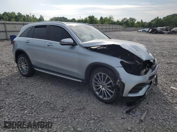✅ 2022 Mercedes-Benz GLC 300 • VIN: W1N0G8DB9NG018154 • Lot: 56604164. Wystawiony na Copart z przebiegiem 24 448 mil. Bezpłatny archiwum sprzedaży aukcyjnych z USA i szczegółowy raport historii pojazdu na DreamBid. Zdjęcie 4.