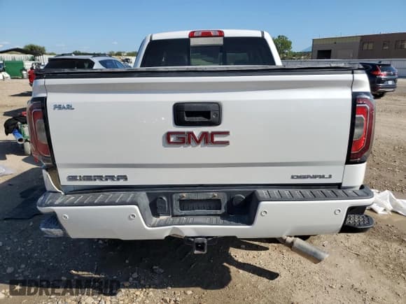 ✅ 2018 GMC Sierra 1500 Denali • VIN: 3GTU2PEC6JG320234 • Лот: 81293975. Опубликован ранее на Copart с пробегом 105 060 миль. Бесплатный доступ к архиву аукционных продаж из США и подробный отчёт об истории автомобиля на DreamBid. Изображение 6.