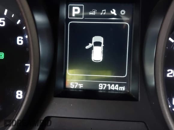 ✅ 2017 Hyundai Santa Fe 2.4L • VIN: 5XYZUDLB8HG383854 • Lot: 43503557. Listed on IAAI with 97,144 mi. Free auction sales archive from the USA and detailed vehicle history report at DreamBid. Image 16.