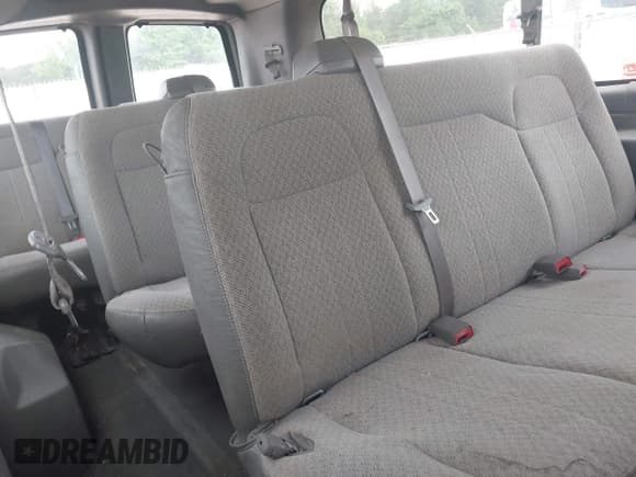 ✅ 2012 Chevrolet Express Passenger 1LT • VIN: 1GAZG1FAXC1179373 • Lot: 42348209. Wystawiony na IAAI z przebiegiem 112 719 mil. Bezpłatny archiwum sprzedaży aukcyjnych z USA i szczegółowy raport historii pojazdu na DreamBid. Zdjęcie 21.