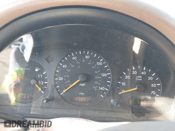 ✅ 2002 Mercedes-Benz M 320/430/500 • VIN: 4JGAB75E42A304002 • Lot: 41841898. Wystawiony na IAAI z przebiegiem 238 537 mil. Bezpłatny archiwum sprzedaży aukcyjnych z USA i szczegółowy raport historii pojazdu na DreamBid. Zdjęcie 7.