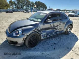 ✅ 2014 Volkswagen Beetle 2.5L • VIN: 3VWJP7AT3EM631697 • Lot: 89616565. Wystawiony na Copart z przebiegiem 109 304 mil. Bezpłatny archiwum sprzedaży aukcyjnych z USA i szczegółowy raport historii pojazdu na DreamBid. Zdjęcie 1.