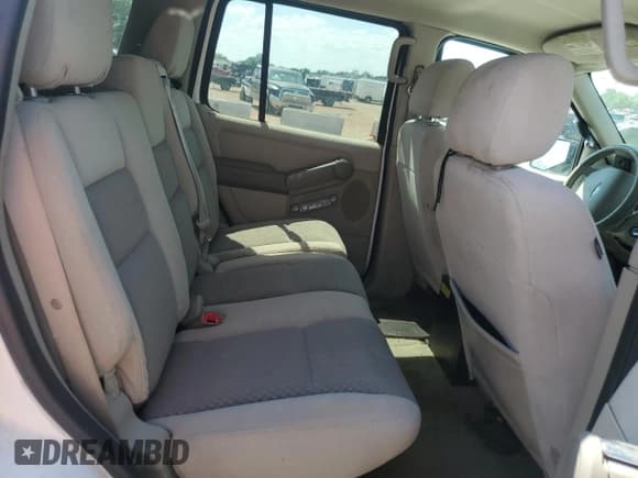 ✅ 2006 Ford Explorer XLS • VIN: 1FMEU72E86UB03546 • Lot: 65087125. Wystawiony na Copart z przebiegiem 177 895 mil. Bezpłatny archiwum sprzedaży aukcyjnych z USA i szczegółowy raport historii pojazdu na DreamBid. Zdjęcie 11.