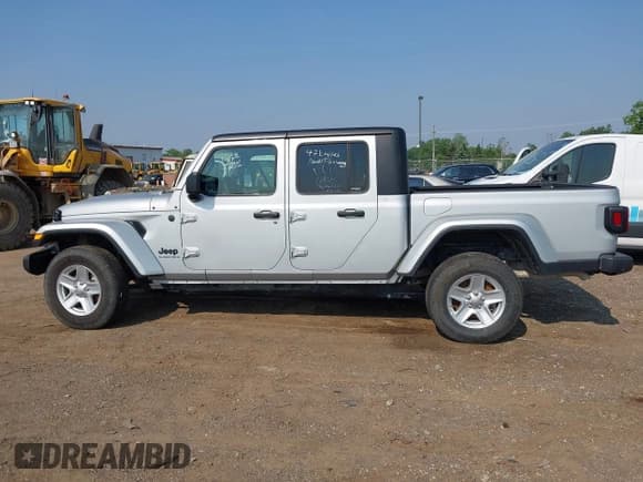 ✅ 2023 Jeep Gladiator Sport S • VIN: 1C6HJTAG2PL528412 • Лот: 42478572. Опубликован ранее на IAAI с пробегом 47 657 миль. Бесплатный доступ к архиву аукционных продаж из США и подробный отчёт об истории автомобиля на DreamBid. Изображение 14.