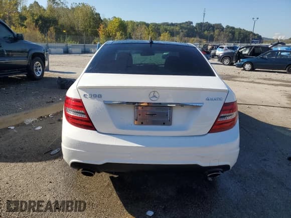 ✅ 2014 Mercedes-Benz C 300 Sport • VIN: WDDGF8AB7ER310960 • Лот: 86628545. Опубликован ранее на Copart с пробегом 118 301 миль. Бесплатный доступ к архиву аукционных продаж из США и подробный отчёт об истории автомобиля на DreamBid. Изображение 6.