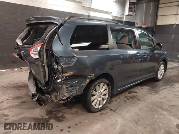 ✅ 2017 Toyota Sienna XLE • VIN: 5TDDZ3DC5HS164964 • Lot: 41516182. Listed on IAAI with 62,287 mi. Free auction sales archive from the USA and detailed vehicle history report at DreamBid. Image 4.