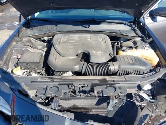 ✅ 2015 Chrysler 300 Limited • VIN: 2C3CCAAG1FH898994 • Lot: 43698221. Wystawiony na IAAI z przebiegiem 142 670 mil. Bezpłatny archiwum sprzedaży aukcyjnych z USA i szczegółowy raport historii pojazdu na DreamBid. Zdjęcie 10.