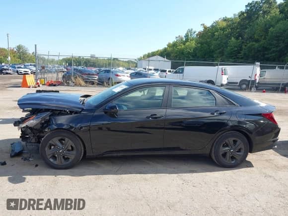 2021 Hyundai Elantra SEL z VIN KMHLS4AG0MU095616, wystawiony jako IAAI lot #43256076 z przebiegiem 27 409 mil mil oraz . Historia ofert i sprzedaży dostępna na DreamBid. Obrazek 14.