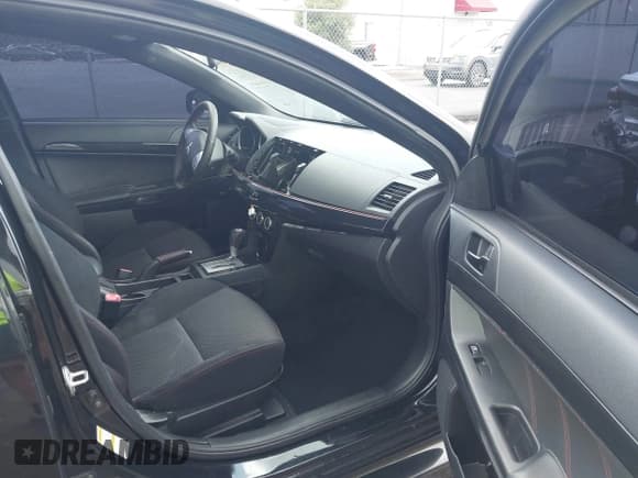 ✅ 2017 Mitsubishi Lancer ES • VIN: JA32U2FU4HU013999 • Lot: 42440572. Wystawiony na IAAI z przebiegiem 103 348 mil. Bezpłatny archiwum sprzedaży aukcyjnych z USA i szczegółowy raport historii pojazdu na DreamBid. Zdjęcie 5.