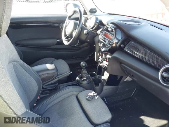 ✅ 2015 MINI Hardtop S • VIN: WMWXP7C53F2C60402 • Lot: 43470552. Listed on IAAI with 37,987 mi. Free auction sales archive from the USA and detailed vehicle history report at DreamBid. Image 5.