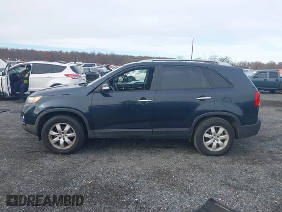 ✅ 2013 Kia Sorento LX • VIN: 5XYKT3A67DG393788 • Lot: 43655319. Listed on IAAI with 256,719 mi. Free auction sales archive from the USA and detailed vehicle history report at DreamBid. Image 14.