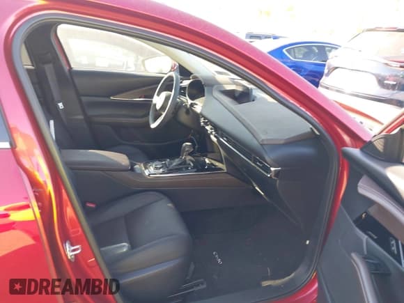 ✅ 2024 Mazda CX-30 S Premium • VIN: 3MVDMBDM0RM628115 • Lot: 40679651. Wystawiony na IAAI z przebiegiem 5 082 mil. Bezpłatny archiwum sprzedaży aukcyjnych z USA i szczegółowy raport historii pojazdu na DreamBid. Zdjęcie 5.