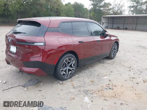 ✅ 2024 BMW iX xDrive50 • VIN: WB523CF07RCN63482 • Lot: 43406139. Wystawiony na IAAI z przebiegiem 26 929 mil. Bezpłatny archiwum sprzedaży aukcyjnych z USA i szczegółowy raport historii pojazdu na DreamBid. Zdjęcie 4.