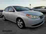 2008 Hyundai Elantra GLS z VIN KMHDU46D18U475406, wystawiony jako Copart lot #75056064 z przebiegiem 136 673 mil mil oraz Szkoda całkowita • Salvage title. Historia ofert i sprzedaży dostępna na DreamBid. Obrazek 4.