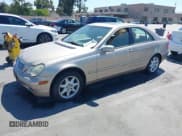 ✅ 2002 Mercedes-Benz C 230/260/280/320 • VIN: WDBRF61J62E006535 • Lot: 42662086. Wystawiony na IAAI z przebiegiem 166 139 mil. Bezpłatny archiwum sprzedaży aukcyjnych z USA i szczegółowy raport historii pojazdu na DreamBid. Zdjęcie 2.