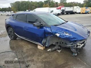 ✅ 2023 Kia EV6 Wind • VIN: KNDC34LA3P5612125 • Lot: 86242075. Wystawiony na Copart z przebiegiem 29 352 mil. Bezpłatny archiwum sprzedaży aukcyjnych z USA i szczegółowy raport historii pojazdu na DreamBid. Zdjęcie 4.