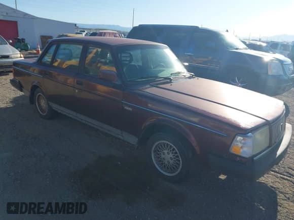 ✅ 1993 Volvo 240 • VIN: YV1AS8801P1490142 • Lot: 42125952. Listed on IAAI with 90,894 mi. Free auction sales archive from the USA and detailed vehicle history report at DreamBid. Image 1.