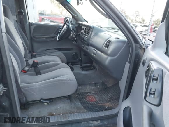 ✅ 2000 Dodge Dakota Sport • VIN: 1B7GG2AN7YS624989 • Lot: 40820872. Wystawiony na IAAI z przebiegiem Nie podano. Bezpłatny archiwum sprzedaży aukcyjnych z USA i szczegółowy raport historii pojazdu na DreamBid. Zdjęcie 5.