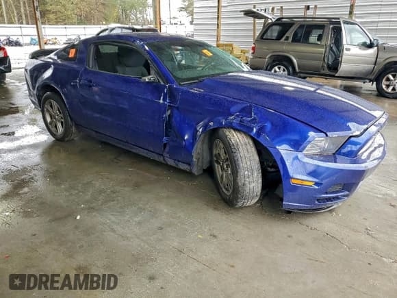✅ 2014 Ford Mustang V6 • VIN: 1ZVBP8AM2E5273579 • Лот: 93195835. Опубликован ранее на Copart с пробегом 209 573 миль. Бесплатный доступ к архиву аукционных продаж из США и подробный отчёт об истории автомобиля на DreamBid. Изображение 4.