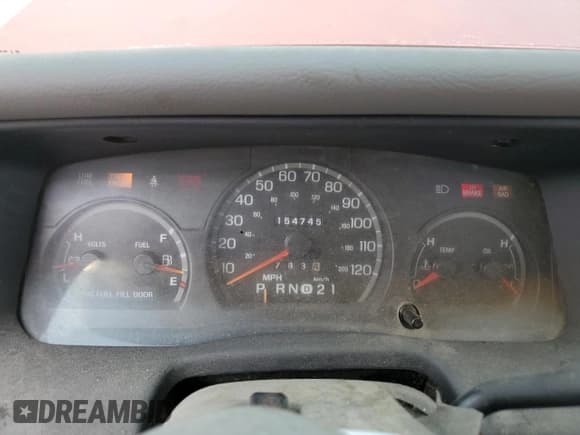 ✅ 2000 Ford Crown Victoria LX • VIN: 2FAFP74W4YX100974 • Lot: 71901865. Wystawiony na Copart z przebiegiem 154 745 mil. Bezpłatny archiwum sprzedaży aukcyjnych z USA i szczegółowy raport historii pojazdu na DreamBid. Zdjęcie 9.