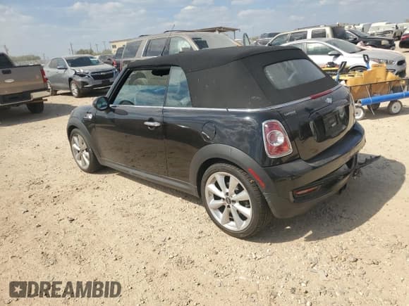 ✅ 2013 MINI Convertible S • VIN: WMWZP3C59DT550519 • Lot: 87029795. Wystawiony na Copart z przebiegiem 72 719 mil. Bezpłatny archiwum sprzedaży aukcyjnych z USA i szczegółowy raport historii pojazdu na DreamBid. Zdjęcie 2.