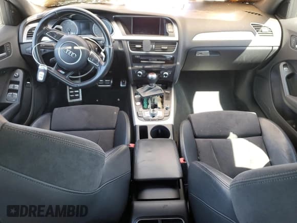 ✅ 2015 Audi S4 Premium Plus • VIN: WAUBGAFLXFA072237 • Lot: 71706965. Wystawiony na Copart z przebiegiem Nie podano. Bezpłatny archiwum sprzedaży aukcyjnych z USA i szczegółowy raport historii pojazdu na DreamBid. Zdjęcie 8.