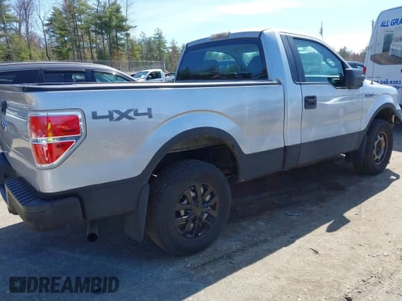 ✅ 2010 Ford F-150 XL • VIN: 1FTMF1EW7AKB83244 • Lot: 42074794. Wystawiony na IAAI z przebiegiem 110 320 mil. Bezpłatny archiwum sprzedaży aukcyjnych z USA i szczegółowy raport historii pojazdu na DreamBid. Zdjęcie 4.