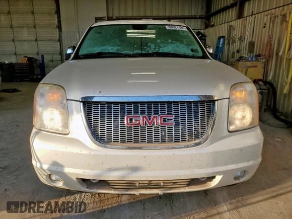 ✅ 2008 GMC Yukon XL SLT 4SB • VIN: 1GKFC16038R183324 • Lot: 64021485. Listed on Copart with 137,790 mi. Free auction sales archive from the USA and detailed vehicle history report at DreamBid. Image 5.