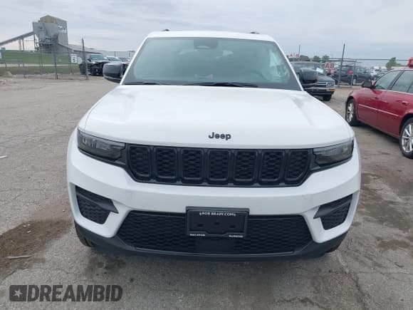 ✅ 2025 Jeep Grand Cherokee Altitude X • VIN: 1C4RJHAG5SC329244 • Lot: 43419689. Wystawiony na IAAI z przebiegiem 1 664 mil. Bezpłatny archiwum sprzedaży aukcyjnych z USA i szczegółowy raport historii pojazdu na DreamBid. Zdjęcie 12.