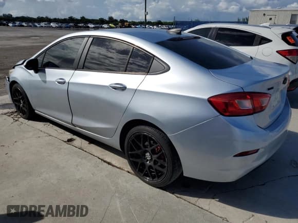 ✅ 2018 Chevrolet Cruze LS • VIN: 1G1BC5SM1J7140377 • Лот: 85569665. Опубликован ранее на Copart с пробегом 178 591 миль. Бесплатный доступ к архиву аукционных продаж из США и подробный отчёт об истории автомобиля на DreamBid. Изображение 2.