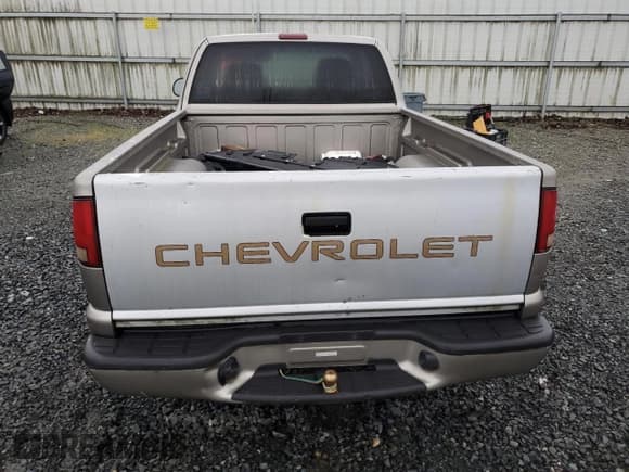 ✅ 2000 Chevrolet S-10 LS • VIN: 1GCCS19W1Y8165217 • Лот: 85748724. Опубликован ранее на Copart с пробегом 105 620 миль. Бесплатный доступ к архиву аукционных продаж из США и подробный отчёт об истории автомобиля на DreamBid. Изображение 6.