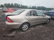 ✅ 2002 Mercedes-Benz C 230/260/280/320 • VIN: WDBRF61J32E006122 • Lot: 67344195. Wystawiony na Copart z przebiegiem 61 240 mil. Bezpłatny archiwum sprzedaży aukcyjnych z USA i szczegółowy raport historii pojazdu na DreamBid. Zdjęcie 3.