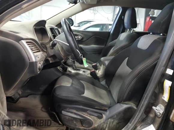 ✅ 2014 Jeep Cherokee Latitude • VIN: 1C4PJLCS6EW115328 • Lot: 70302355. Listed on Copart with 134,278 mi. Free auction sales archive from the USA and detailed vehicle history report at DreamBid. Image 7.