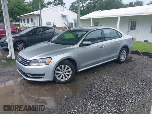 ✅ 2013 Volkswagen Passat Wolfsburg Edition • VIN: 1VWAH7A3XDC042630 • Лот: 42944119. Опубликован ранее на IAAI с пробегом 170 816 миль. Бесплатный доступ к архиву аукционных продаж из США и подробный отчёт об истории автомобиля на DreamBid. Изображение 2.