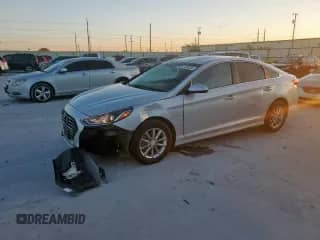 2018 Hyundai Sonata SE z VIN 5NPE24AF0JH684689, wystawiony jako Copart lot #81693355 z przebiegiem 69 284 mil mil oraz Szkoda całkowita • Salvage title. Historia ofert i sprzedaży dostępna na DreamBid. Obrazek 1.