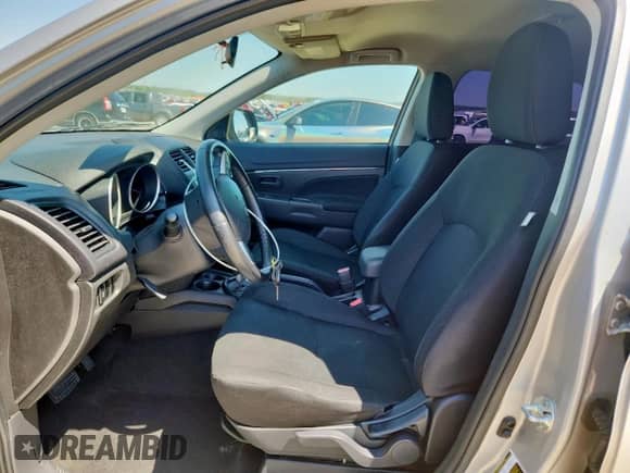 2015 Mitsubishi Outlander ES с VIN 4A4AR3AU1FE038290, выставлен на аукционе Copart как лот 71430325 с пробегом 109 474 миль миль и Чистый • Clean title. История ставок и продаж доступна на DreamBid. Изображение 7.