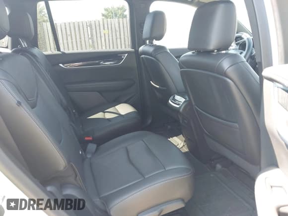 ✅ 2021 Cadillac XT6 Premium Luxury • VIN: 1GYKPCRS2MZ125748 • Lot: 43112774. Wystawiony na IAAI z przebiegiem 77 832 mil. Bezpłatny archiwum sprzedaży aukcyjnych z USA i szczegółowy raport historii pojazdu na DreamBid. Zdjęcie 8.