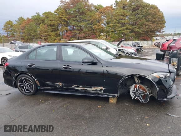 ✅ 2024 Mercedes-Benz C 300 • VIN: W1KAF4HB6RR220466 • Lot: 43543717. Wystawiony na IAAI z przebiegiem 5 605 mil. Bezpłatny archiwum sprzedaży aukcyjnych z USA i szczegółowy raport historii pojazdu na DreamBid. Zdjęcie 13.