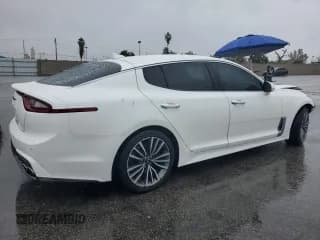 ✅ 2019 Kia Stinger • VIN: KNAE15LA9K6048033 • Lot: 82461695. Wystawiony na Copart z przebiegiem 101 200 mil. Bezpłatny archiwum sprzedaży aukcyjnych z USA i szczegółowy raport historii pojazdu na DreamBid. Zdjęcie 3.