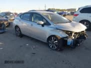 ✅ 2023 Nissan Versa SV • VIN: 3N1CN8EV5PL829745 • Lot: 43657225. Wystawiony na IAAI z przebiegiem 60 797 mil. Bezpłatny archiwum sprzedaży aukcyjnych z USA i szczegółowy raport historii pojazdu na DreamBid. Zdjęcie 1.