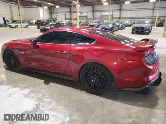 ✅ 2019 Ford Mustang GT Premium • VIN: 1FA6P8CF5K5199353 • Lot: 92352645. Wystawiony na Copart z przebiegiem 60 636 mil. Bezpłatny archiwum sprzedaży aukcyjnych z USA i szczegółowy raport historii pojazdu na DreamBid. Zdjęcie 2.