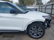 ✅ 2025 Ford Explorer • VIN: 1FMWK7HC1SGC05473 • Lot: 43494798. Wystawiony na IAAI z przebiegiem 4 953 mil. Bezpłatny archiwum sprzedaży aukcyjnych z USA i szczegółowy raport historii pojazdu na DreamBid. Zdjęcie 21.