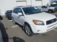 ✅ 2007 Toyota RAV4 Sport • VIN: JTMBK32V676013209 • Lot: 43617615. Wystawiony na IAAI z przebiegiem 190 522 mil. Bezpłatny archiwum sprzedaży aukcyjnych z USA i szczegółowy raport historii pojazdu na DreamBid. Zdjęcie 1.